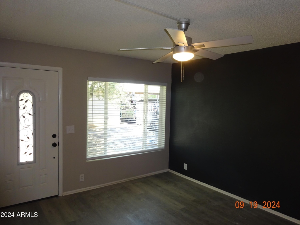 341 E Vogel Avenue - Photo 5