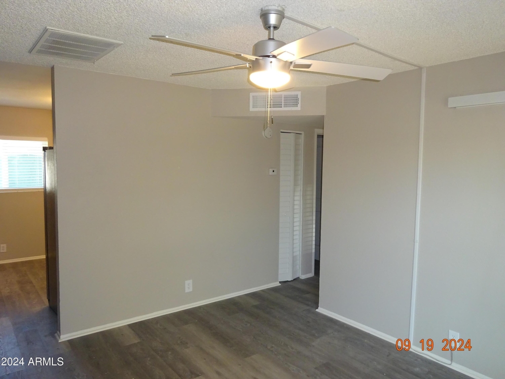341 E Vogel Avenue - Photo 4
