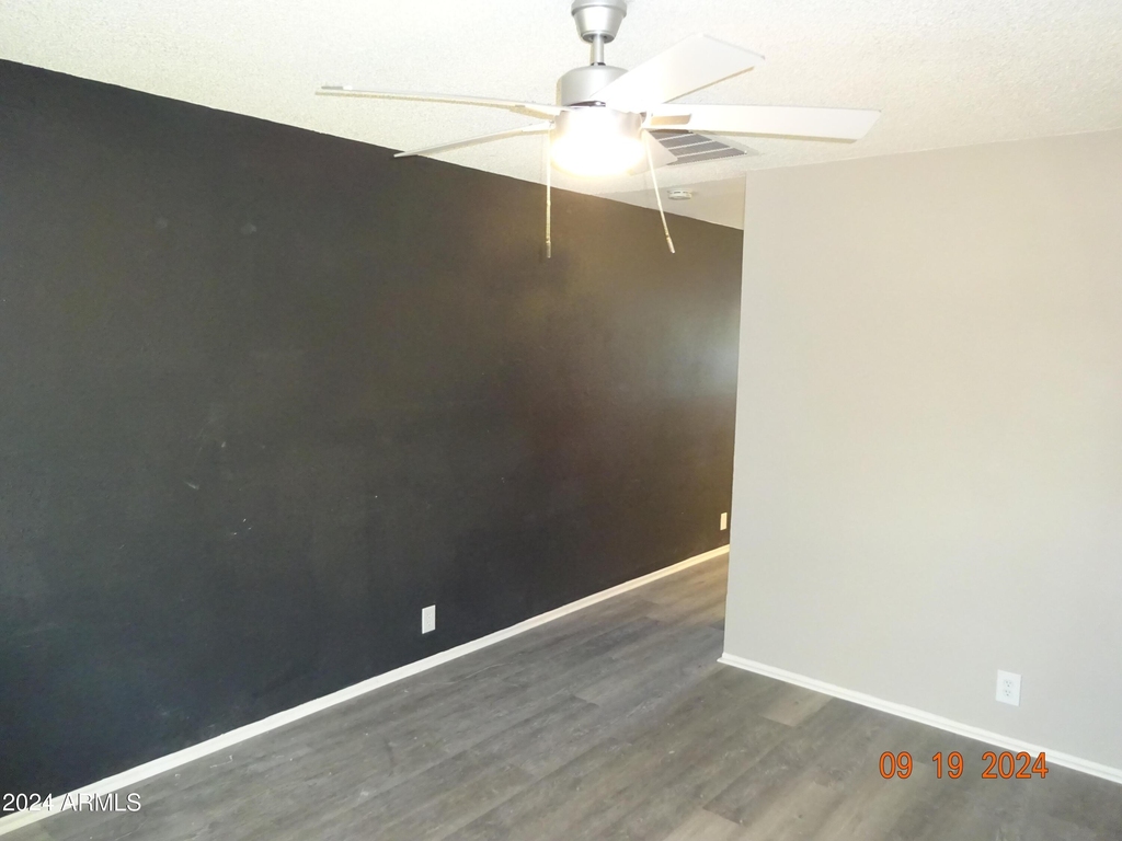 341 E Vogel Avenue - Photo 3