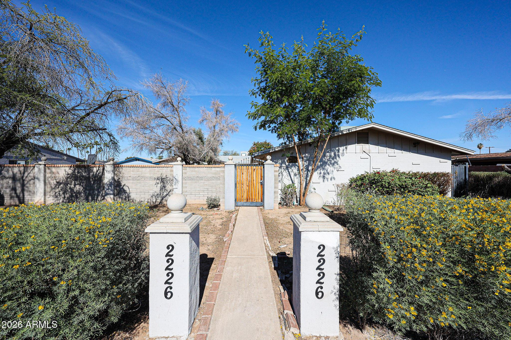 2226 W Heatherbrae Drive - Photo 0