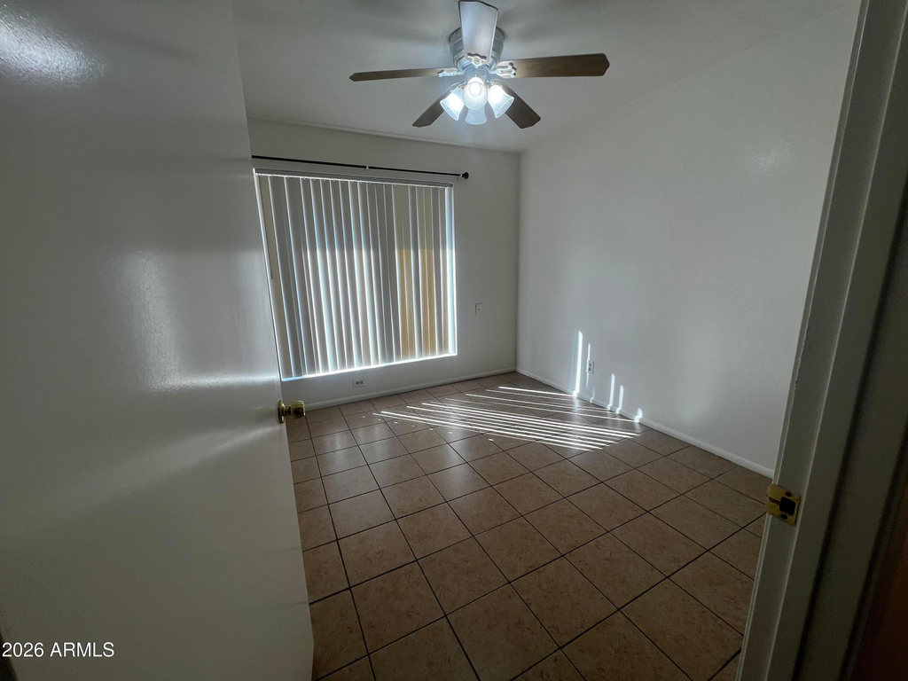 1550 W Knowles Avenue - Photo 4