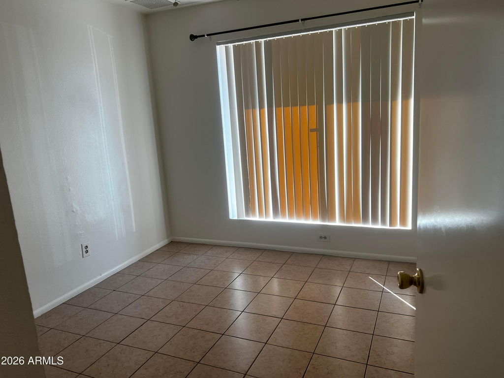 1550 W Knowles Avenue - Photo 6