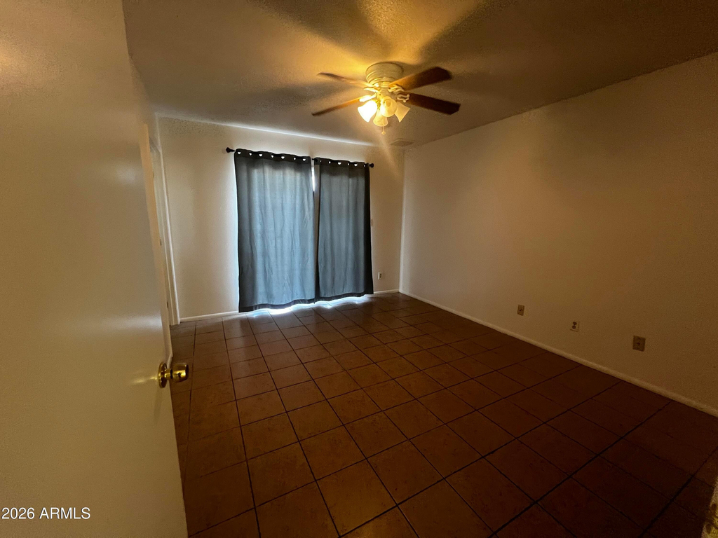 1550 W Knowles Avenue - Photo 7
