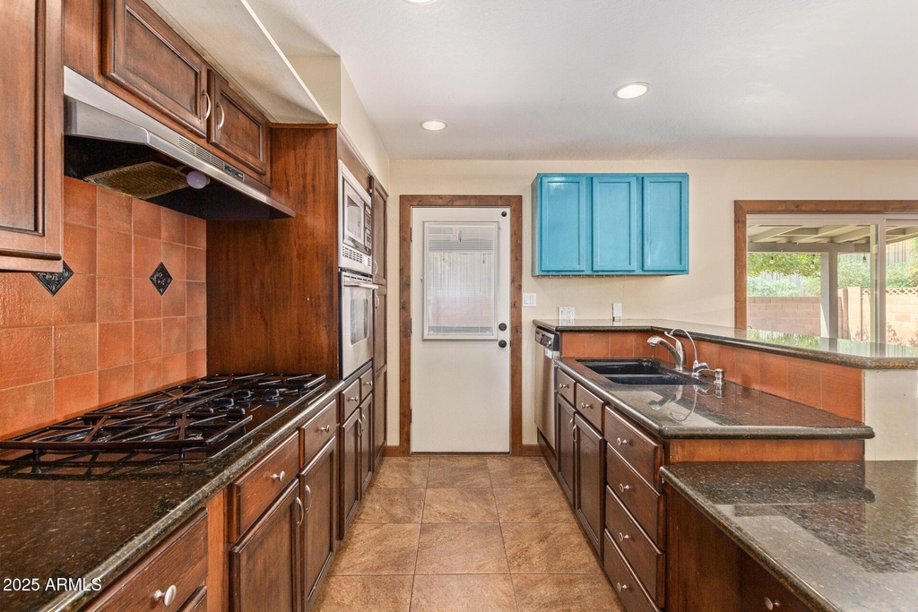 319 E Riviera Drive - Photo 11