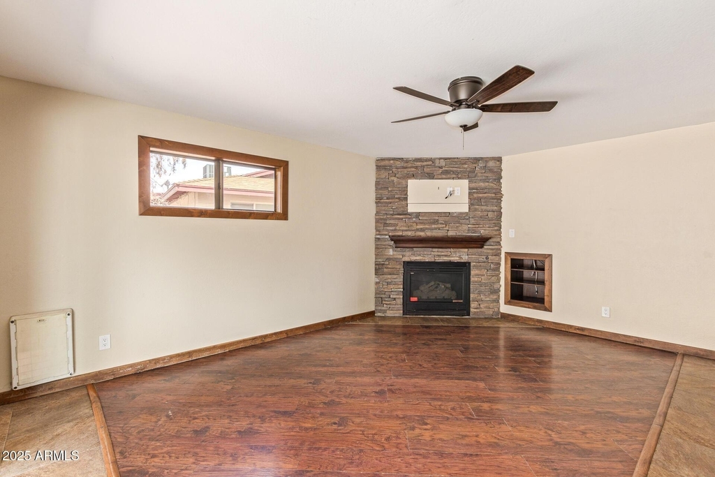 319 E Riviera Drive - Photo 4
