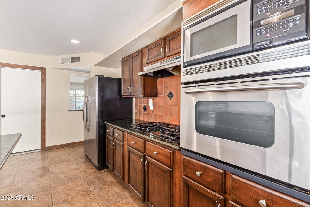 319 E Riviera Drive - Photo 10
