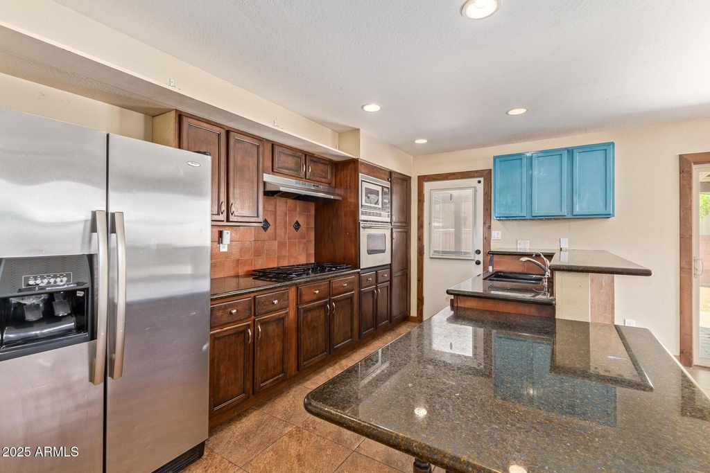 319 E Riviera Drive - Photo 8