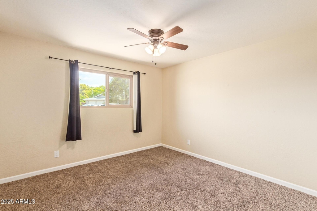 319 E Riviera Drive - Photo 19