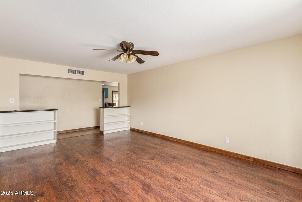 319 E Riviera Drive - Photo 1