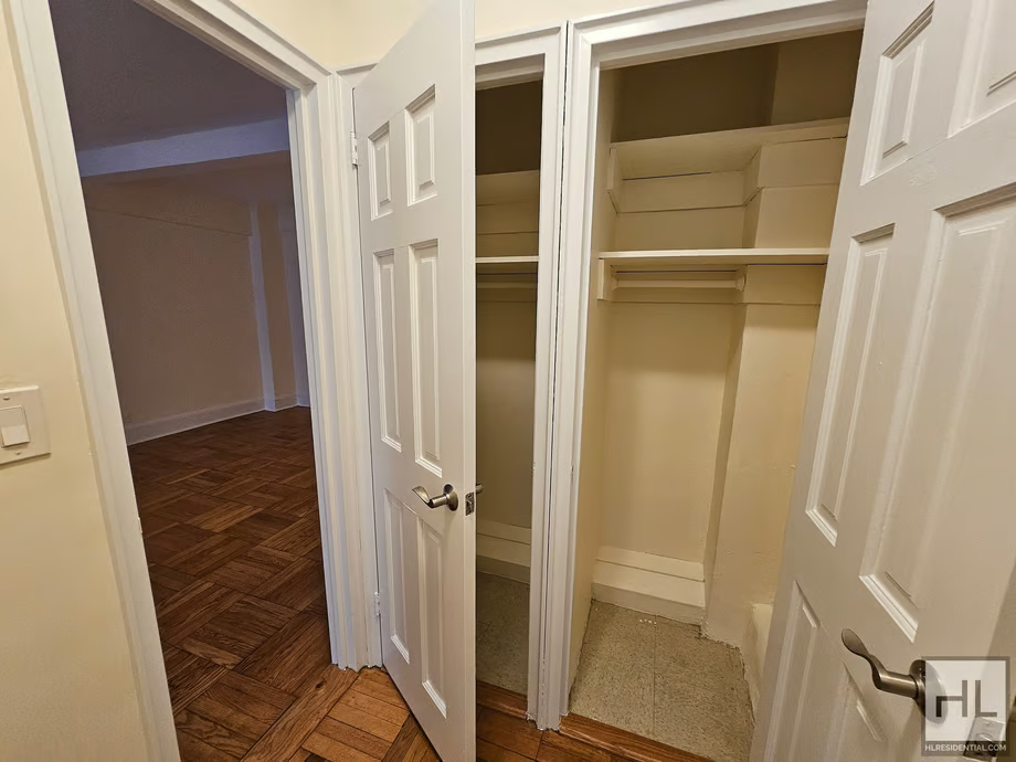 East 56 Street - Photo 2
