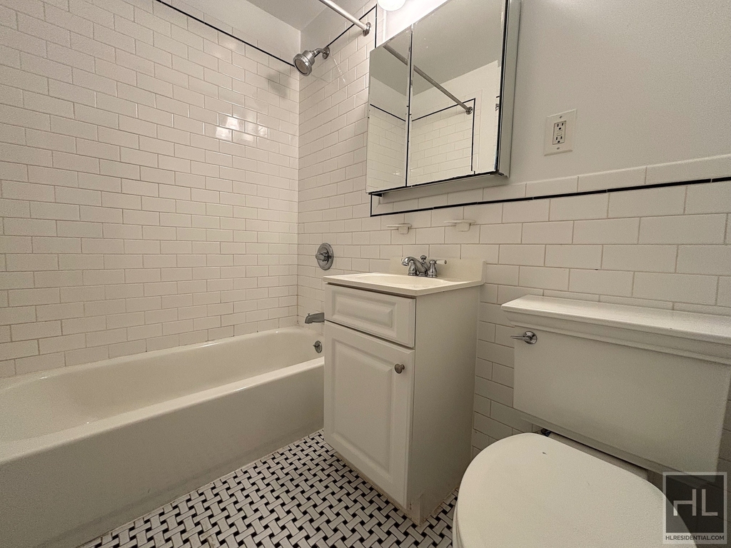 West 73 Street - Photo 4