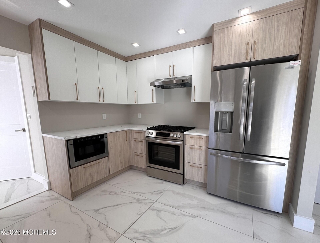 70 Maryland Avenue - Photo 2