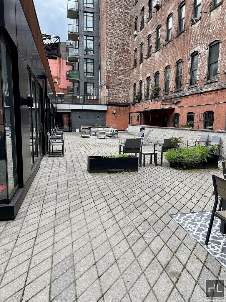112 Lincoln Avenue - Photo 8