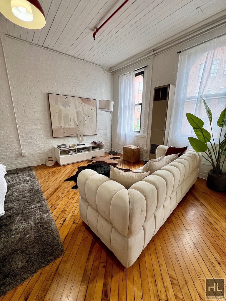 112 Lincoln Avenue - Photo 2