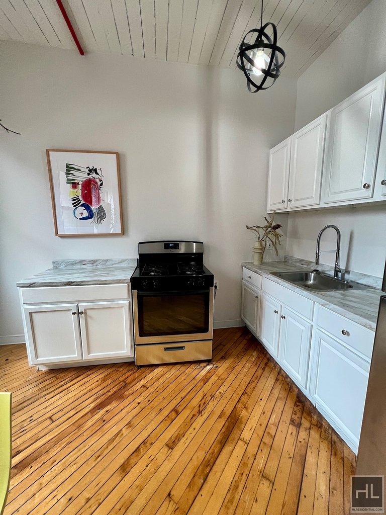 112 Lincoln Avenue - Photo 4