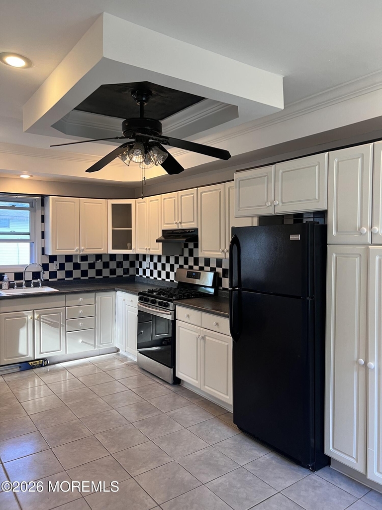 391 Monmouth Avenue - Photo 7