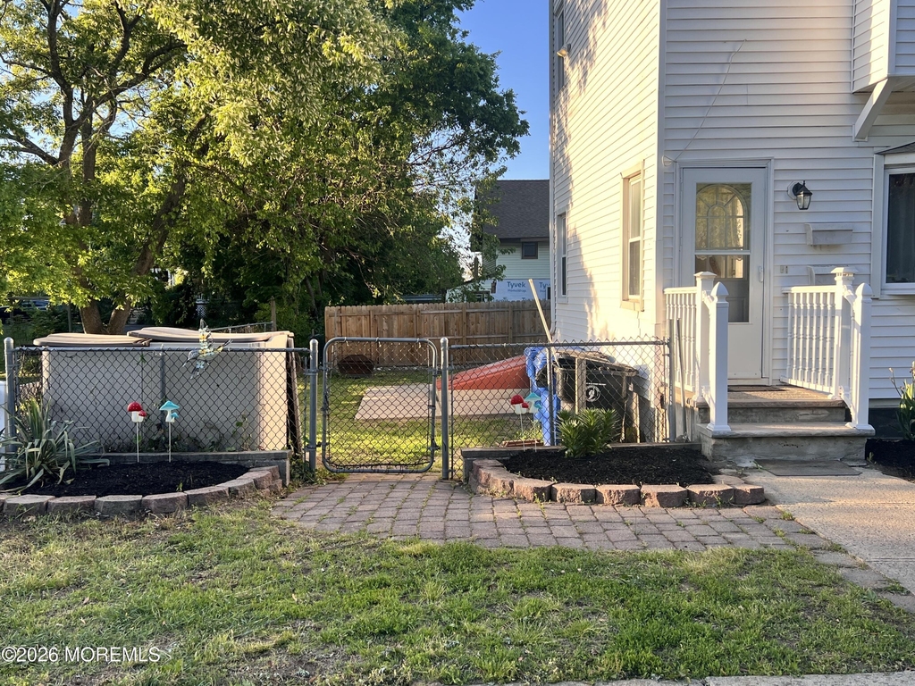 391 Monmouth Avenue - Photo 1