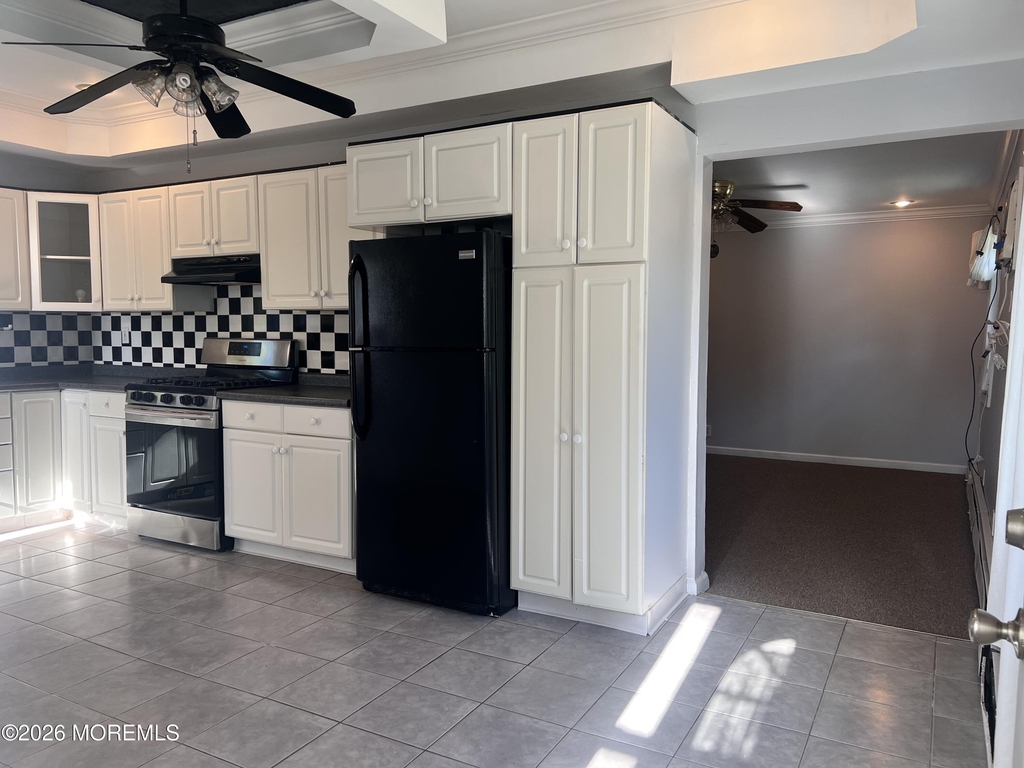 391 Monmouth Avenue - Photo 3