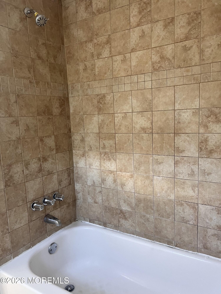 391 Monmouth Avenue - Photo 11