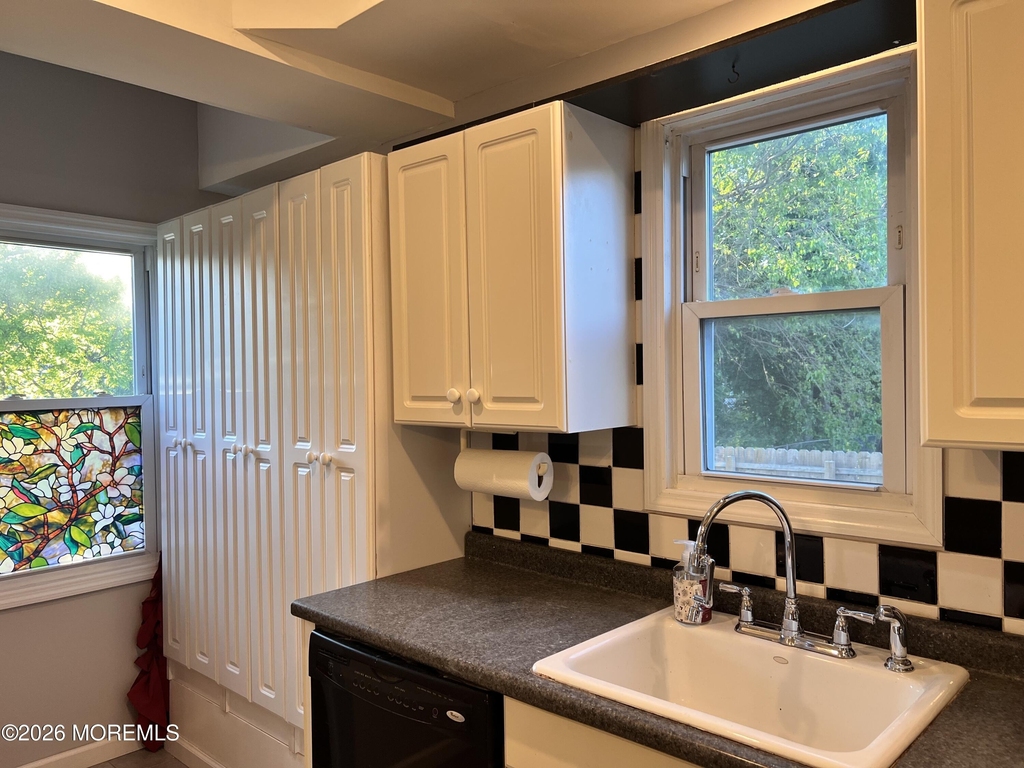391 Monmouth Avenue - Photo 4