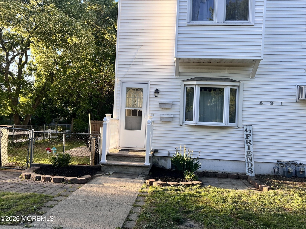 391 Monmouth Avenue - Photo 0