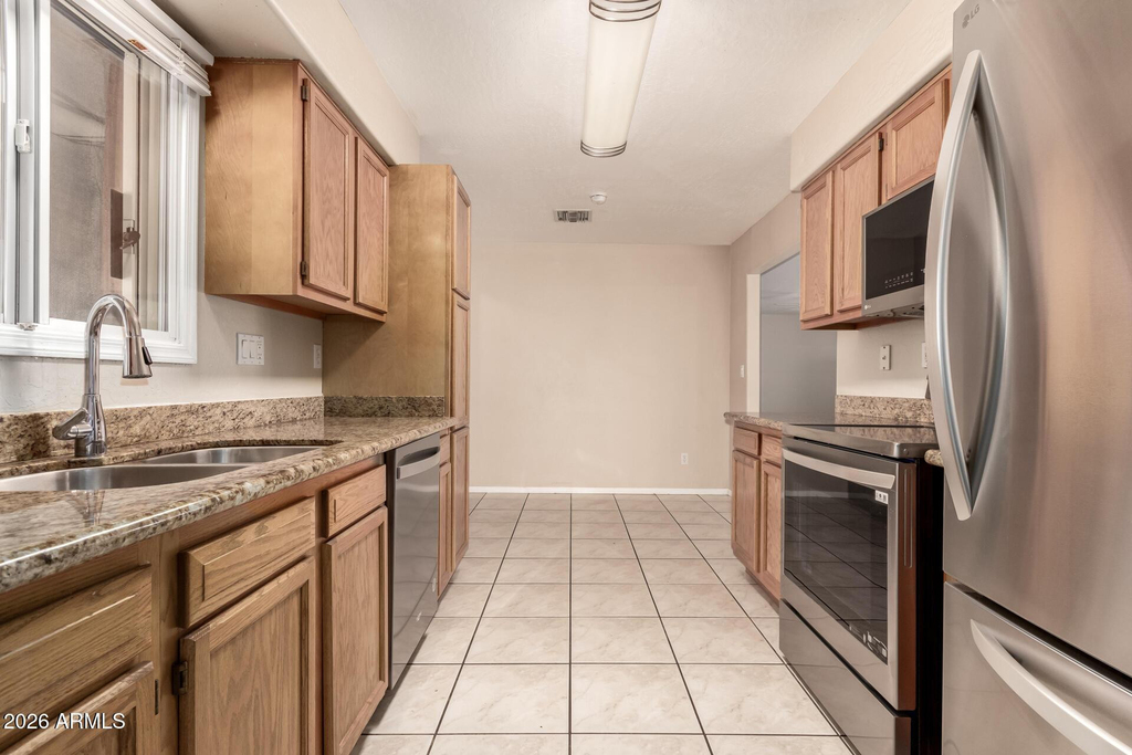 3613 S Kenneth Place - Photo 9