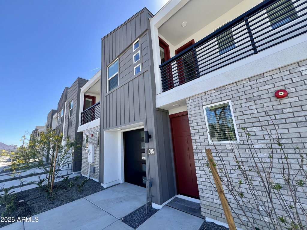 1017 E Pasadena Avenue - Photo 1