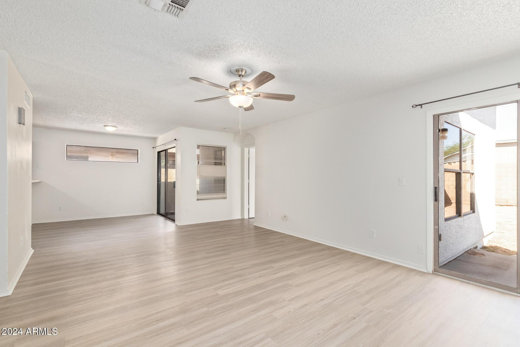 8714 W Amelia Avenue - Photo 3