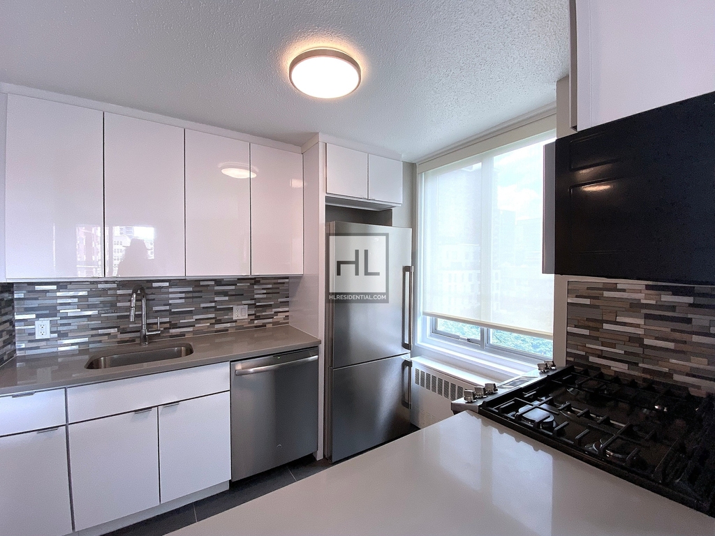 Second Avenue - Photo 1