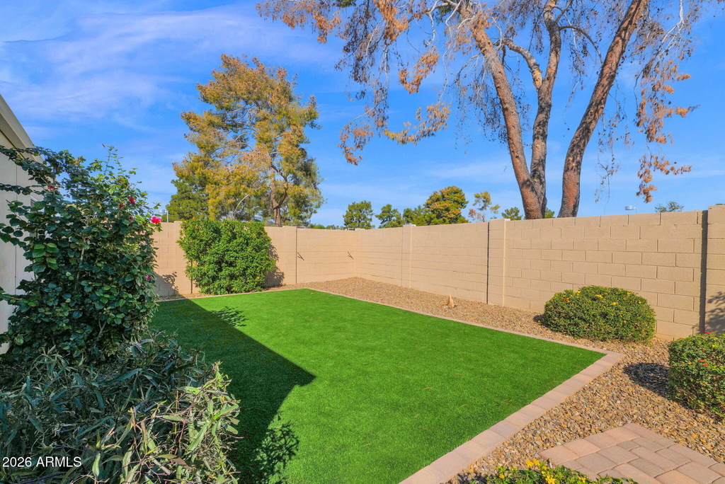 7629 N Via De Los Ninos -- - Photo 23