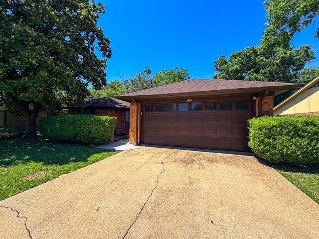 712 Pecan Street - Photo 1