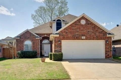 8729 Sunset Trace Drive - Photo 0