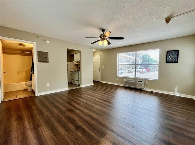 701 W Sycamore Street - Photo 3