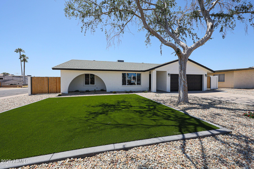 11202 N 43rd Drive - Photo 0