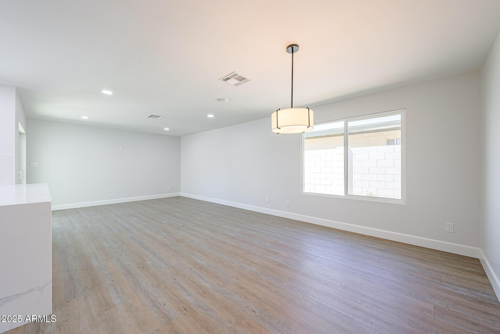 11202 N 43rd Drive - Photo 6