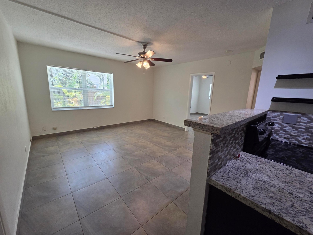 720 Ne 2nd Street - Photo 0