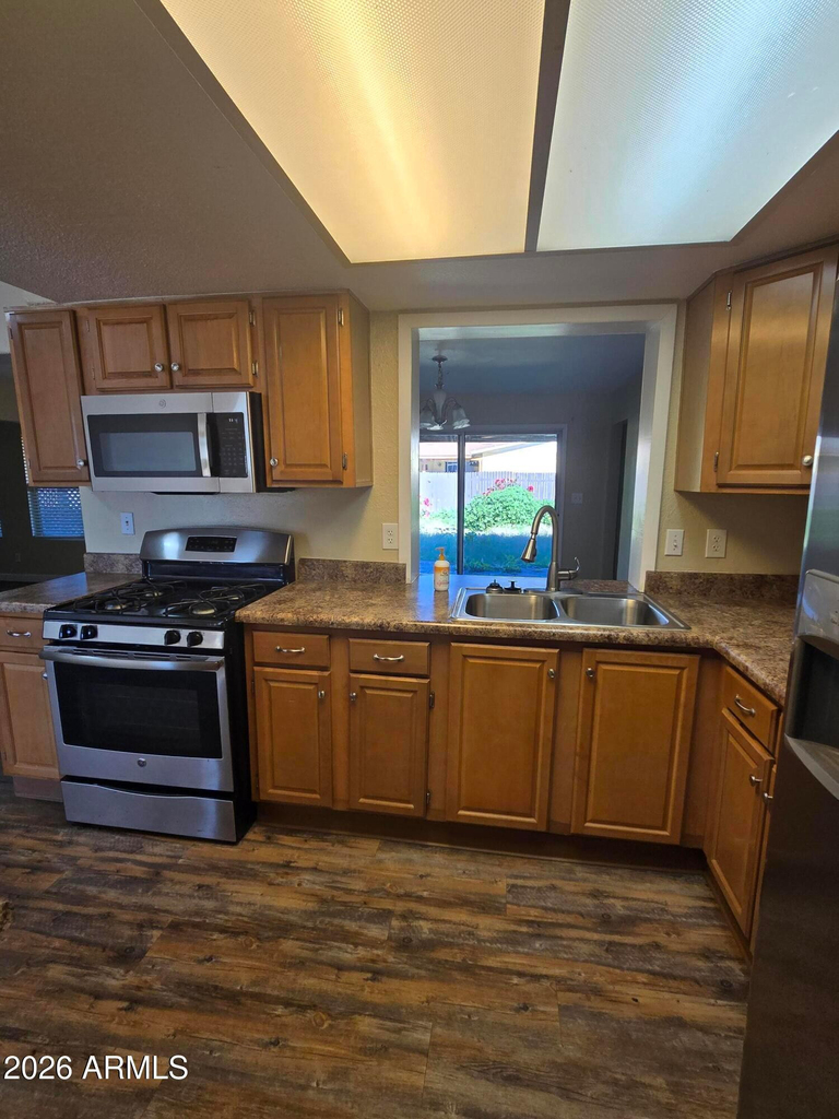 9002 W Roma Avenue - Photo 6