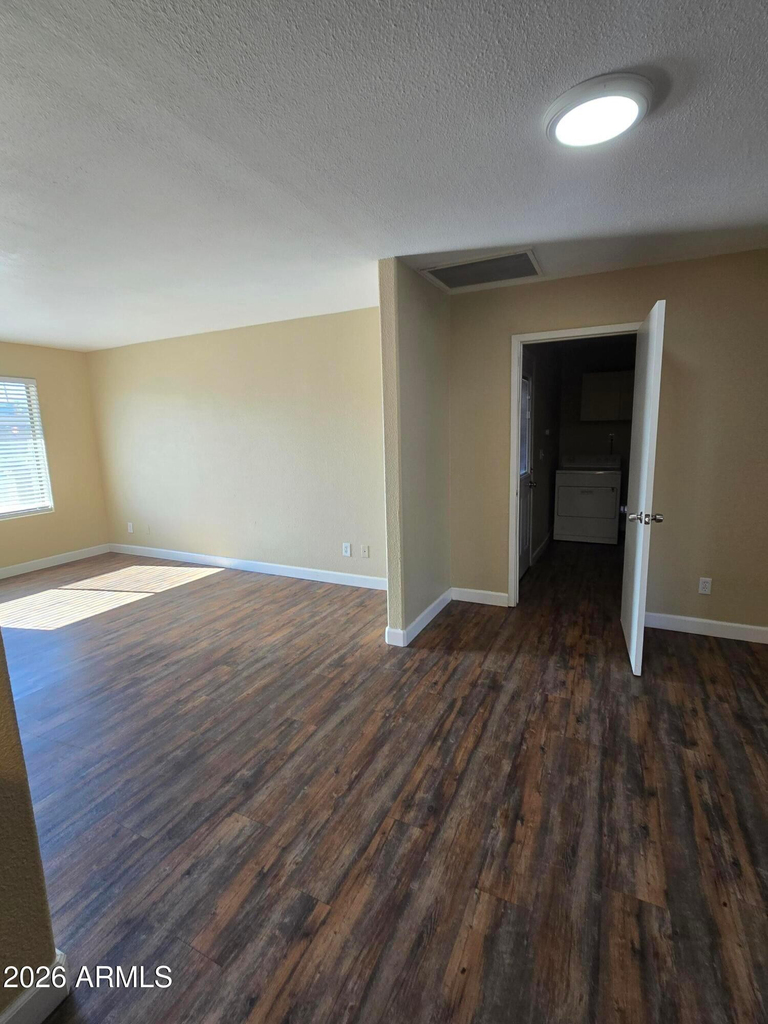 9002 W Roma Avenue - Photo 3