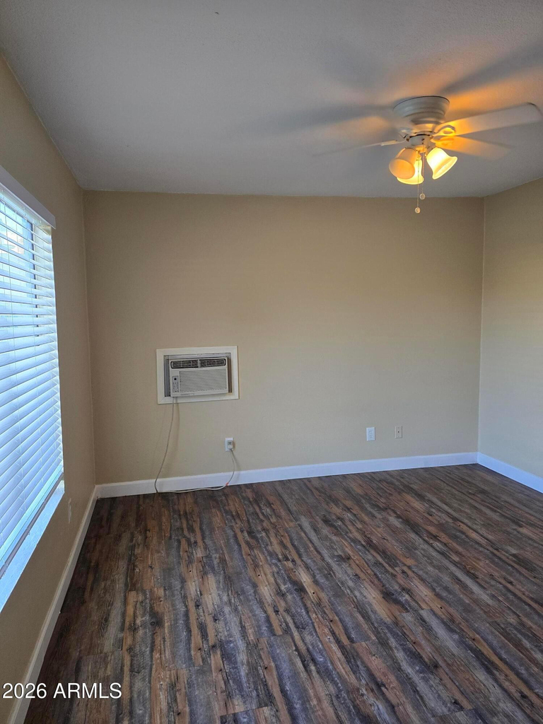 9002 W Roma Avenue - Photo 9