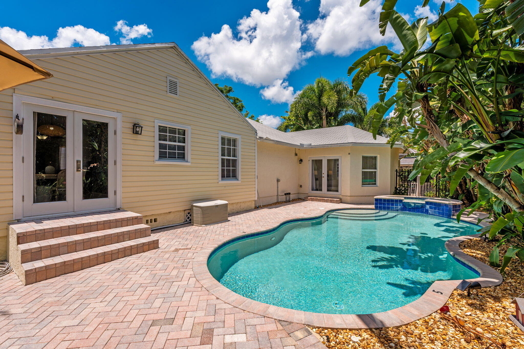 255 Ne 12th Street - Photo 10