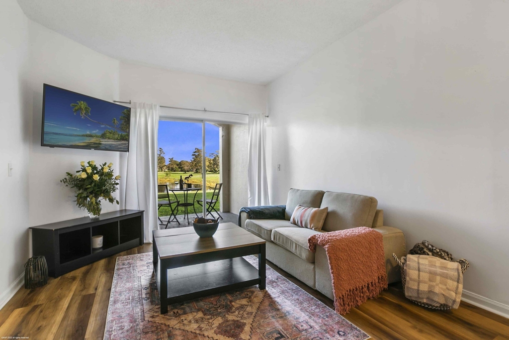 2040 Greenview Shores Boulevard - Photo 1