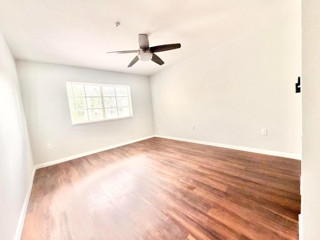 4856 N State Rd 7 - Photo 21