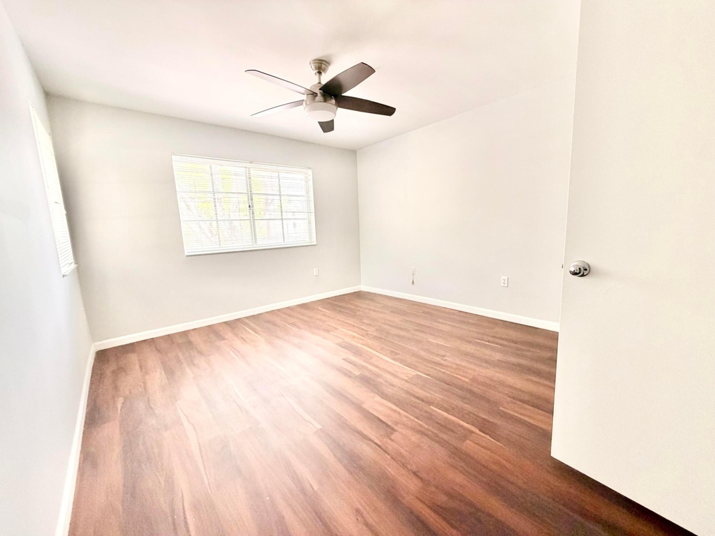 4856 N State Rd 7 - Photo 20