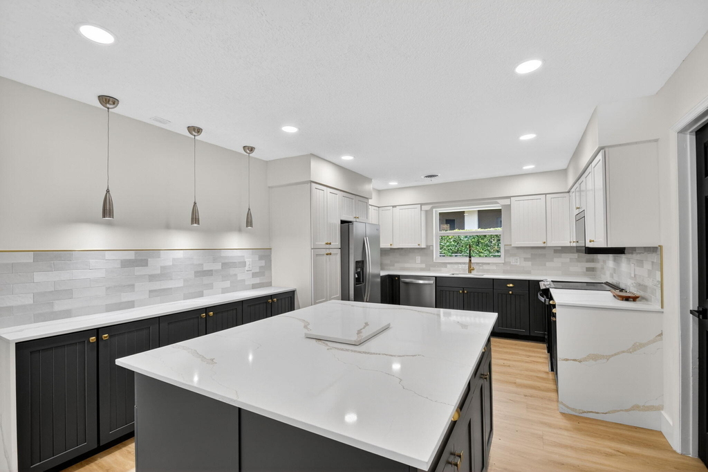 1221 Singer Drive - Photo 0