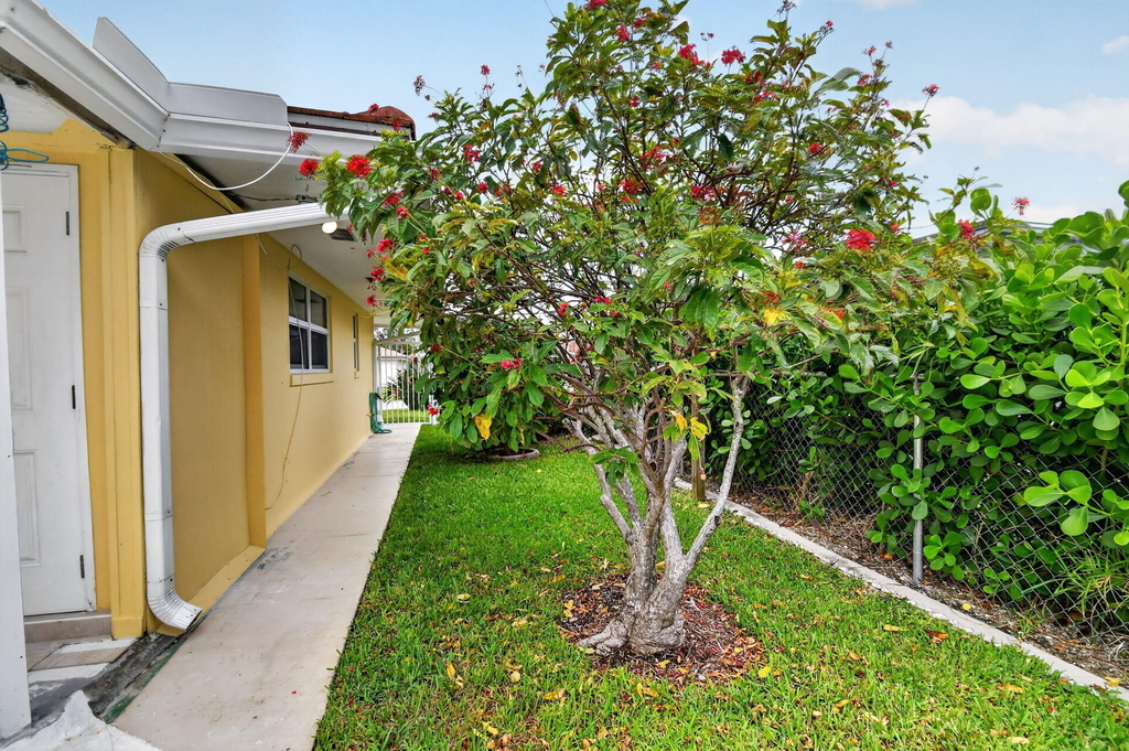 1221 Singer Drive - Photo 20
