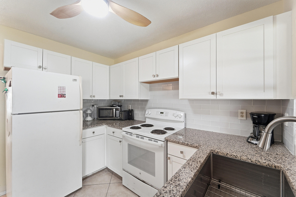 220 Leisure Boulevard - Photo 5