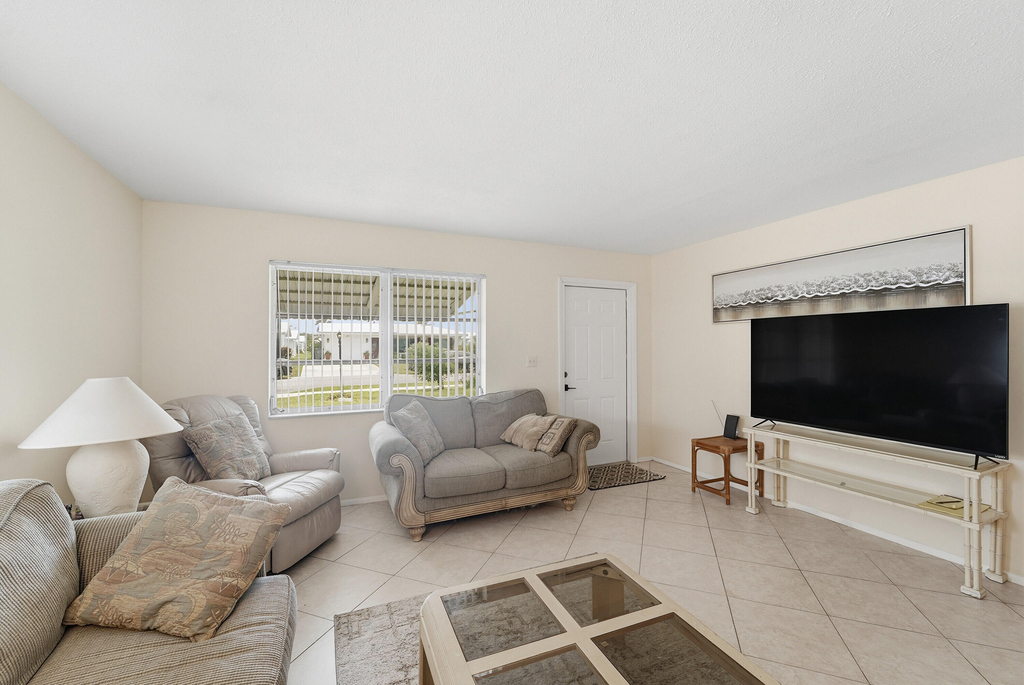 220 Leisure Boulevard - Photo 2