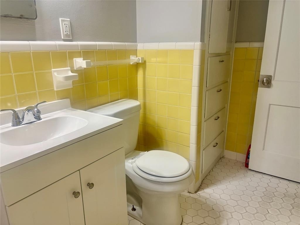 1702 W Britton Road - Photo 2