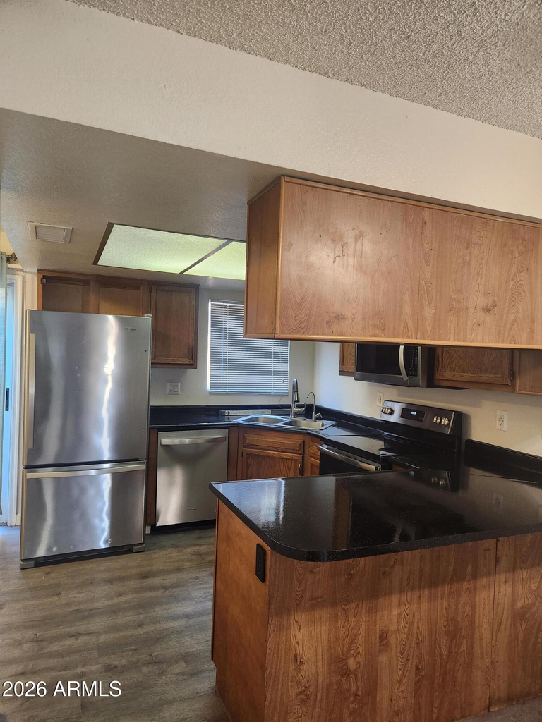 1055 W 5th Street - Photo 5