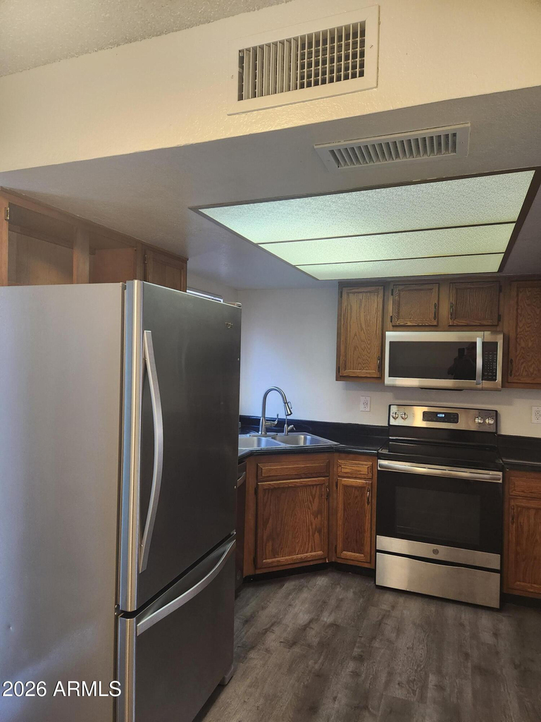 1055 W 5th Street - Photo 7
